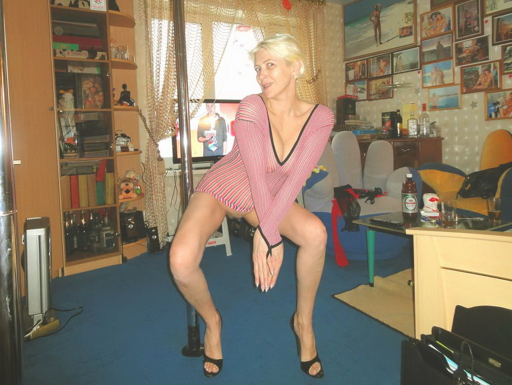 ロシアの成熟した売春婦が自宅でセックスパーティー
 #103009932
