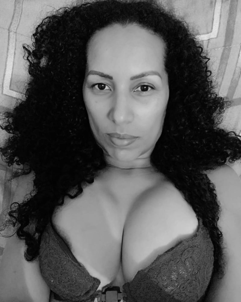 Cabeza rizada milf latina
 #94954157