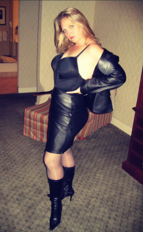 woman in leather #99917147