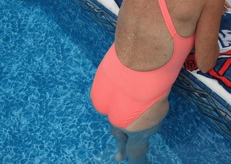 Matures in the pool 4 #87642853