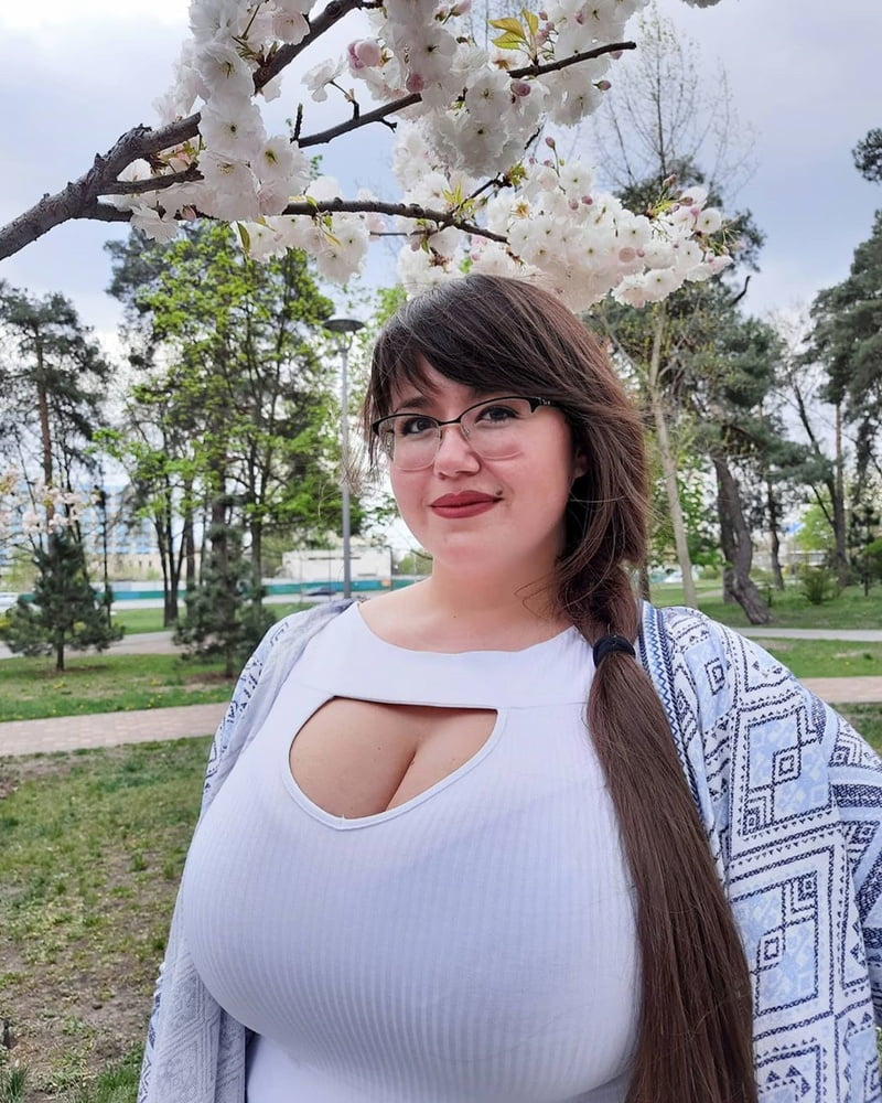 Femme russe aux gros seins 3697
 #88049569