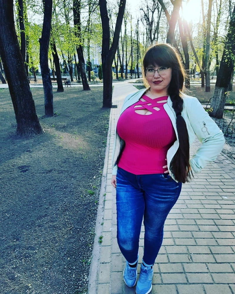 Femme russe aux gros seins 3697
 #88049571