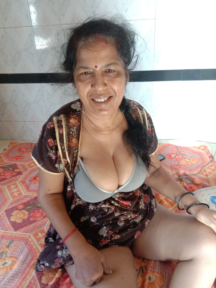 Meena bhabhi ki sexy chuchi dudh bhari
 #98438632