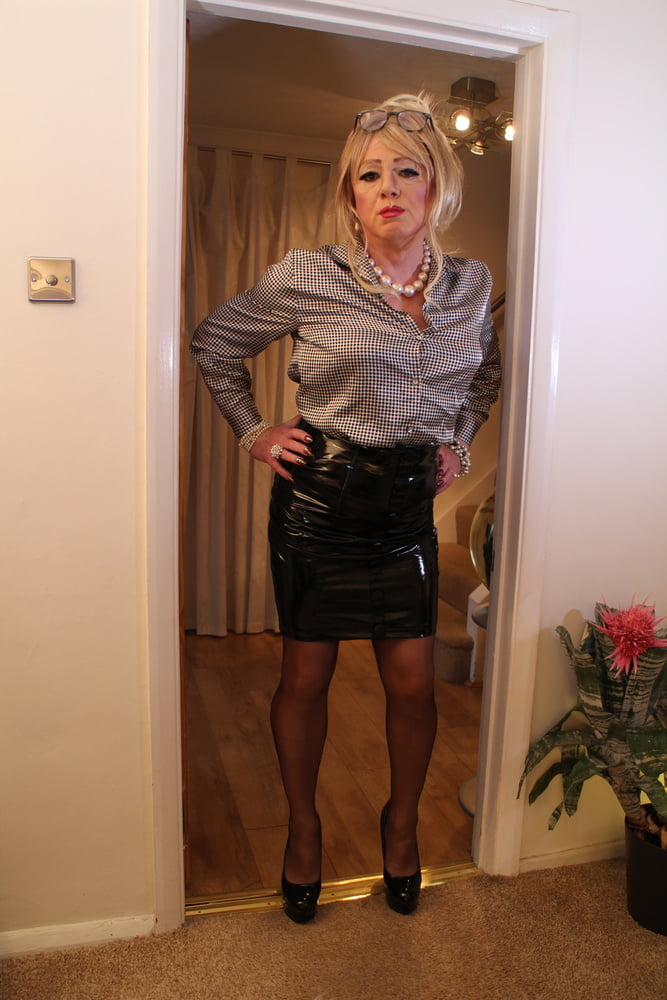 Gallery 282 Sindy in dogtooth blouse and pvc skirt #100009580