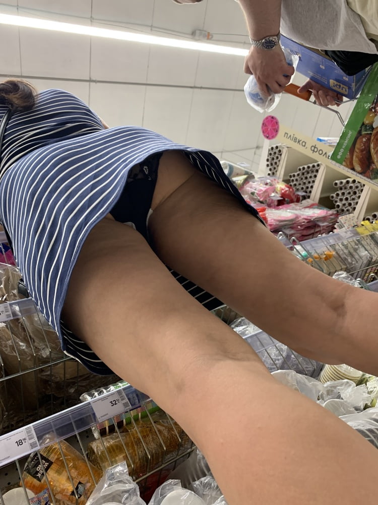 Upskirt milf reifen. schöne Höschen
 #94262097