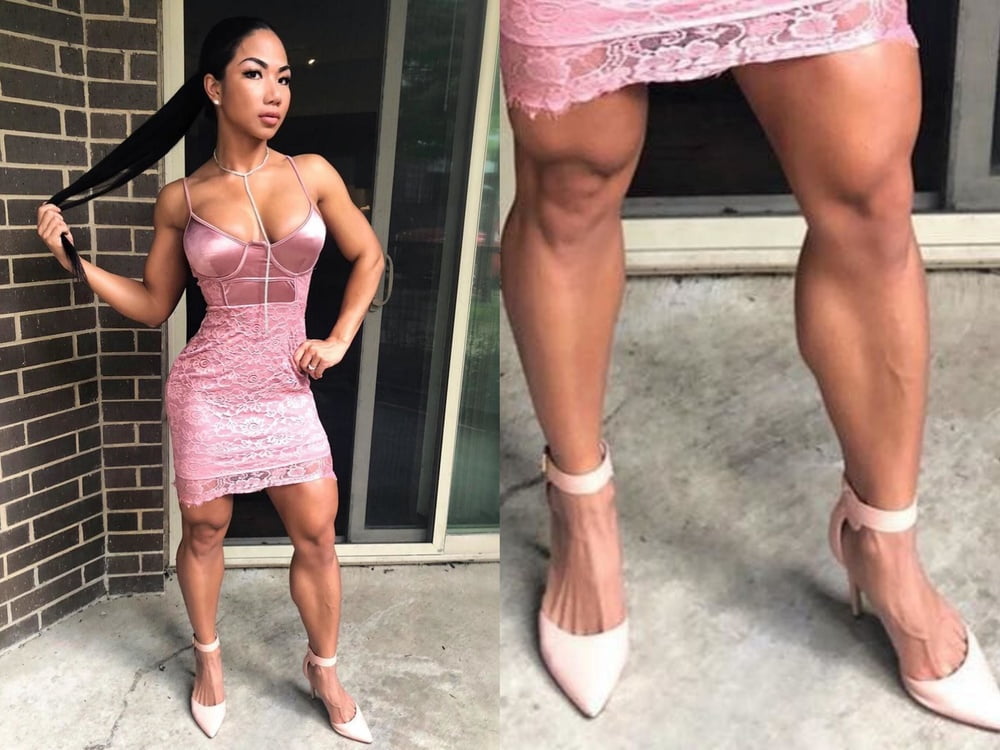 jambes sexy, pieds et talons hauts d'une femme bodybuilder
 #97106798