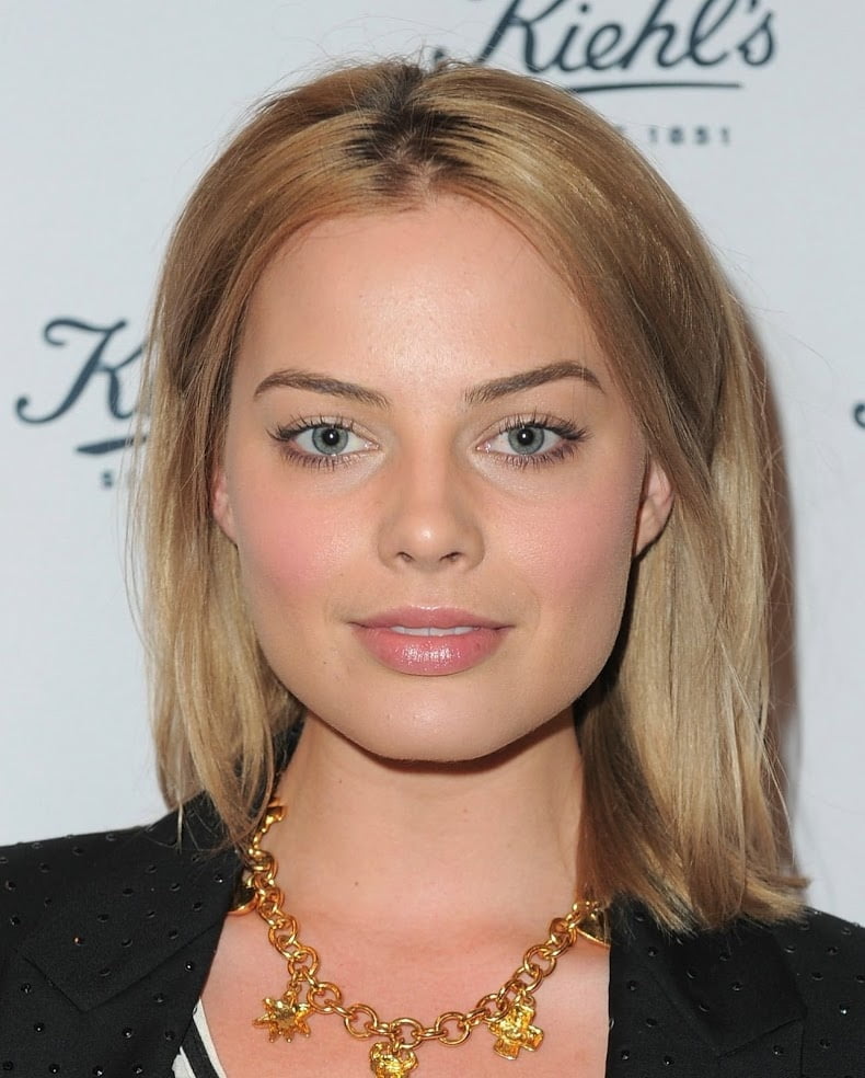 Gorgeous margot robbie
 #87361221