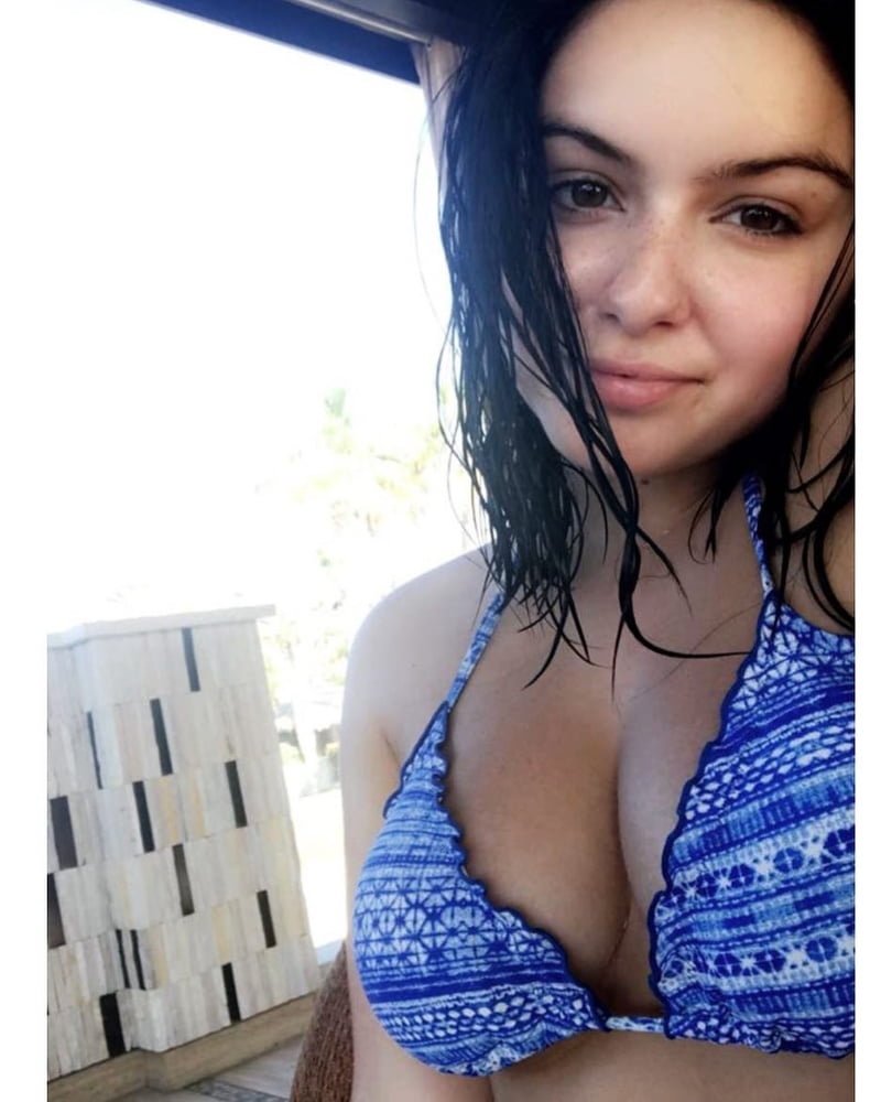 Falsas celebridades tetonas
 #80936165