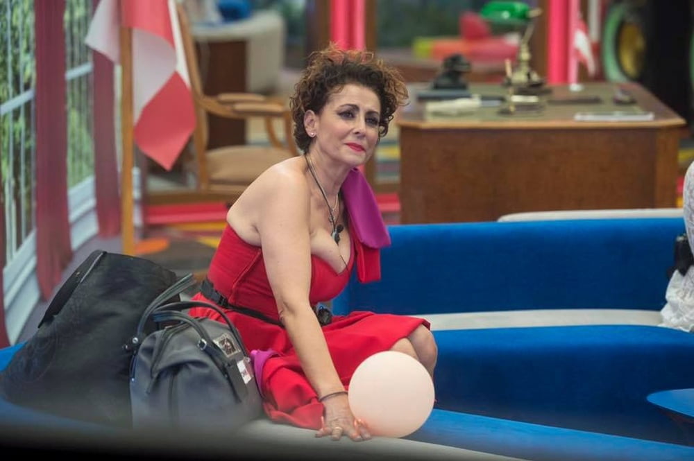 スペインのテレビ番組の乳首 irma soriano
 #87881277