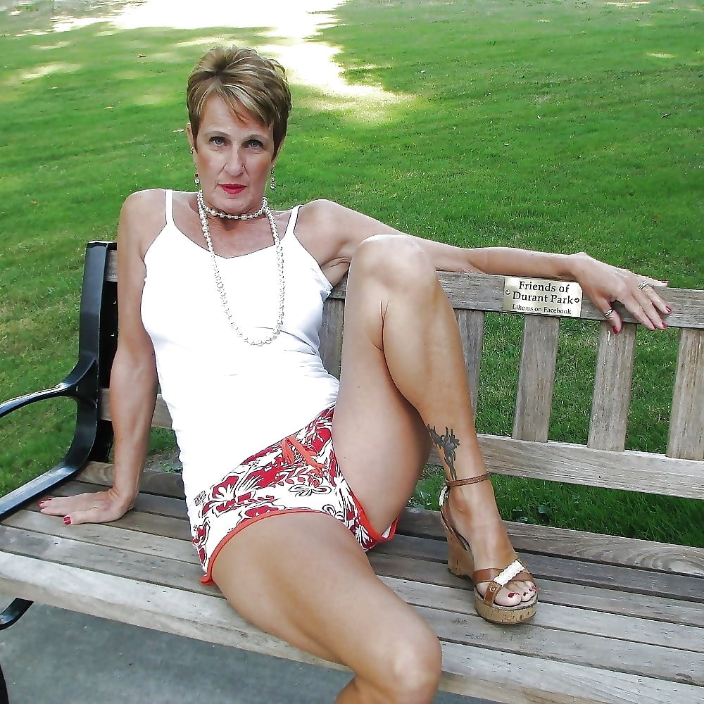 Jede Menge sexy Reife
 #92181639