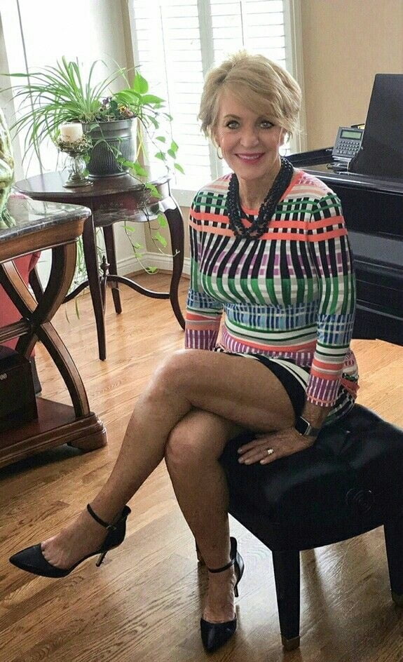 Jede Menge sexy Reife
 #92181664