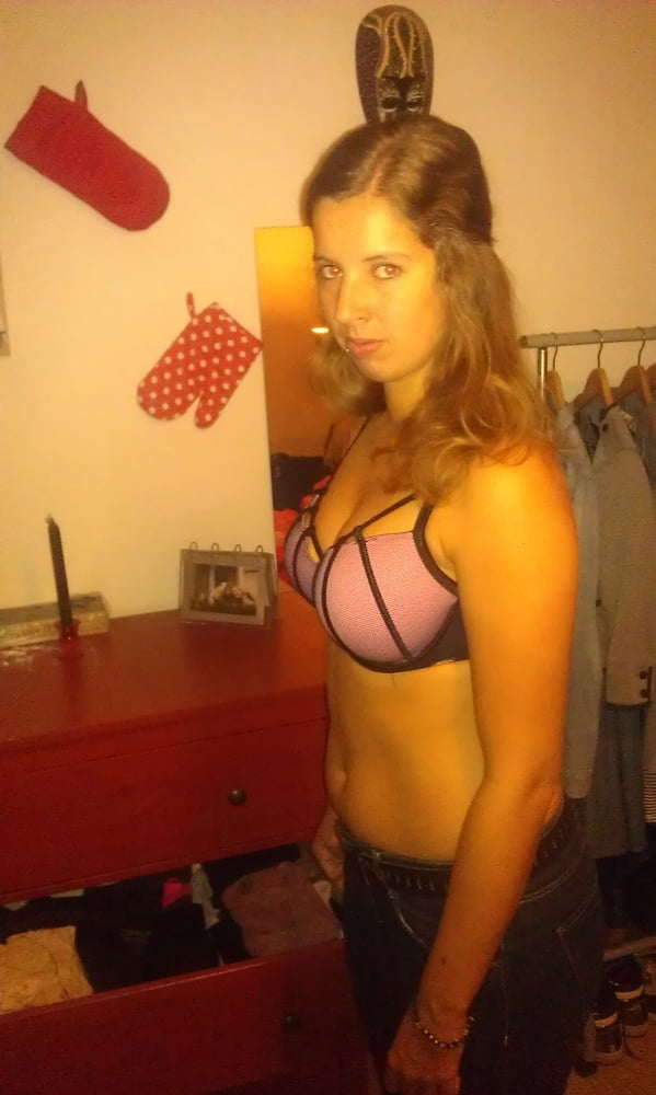 Exposed UK wife loves showing off her body #87916897