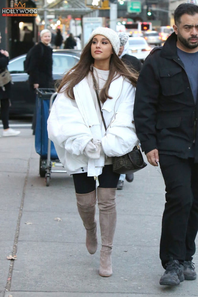 Ariana Grande mit Stiefeln vol 01
 #105237700