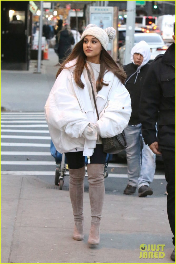 Ariana grande con gli stivali vol 01
 #105237706