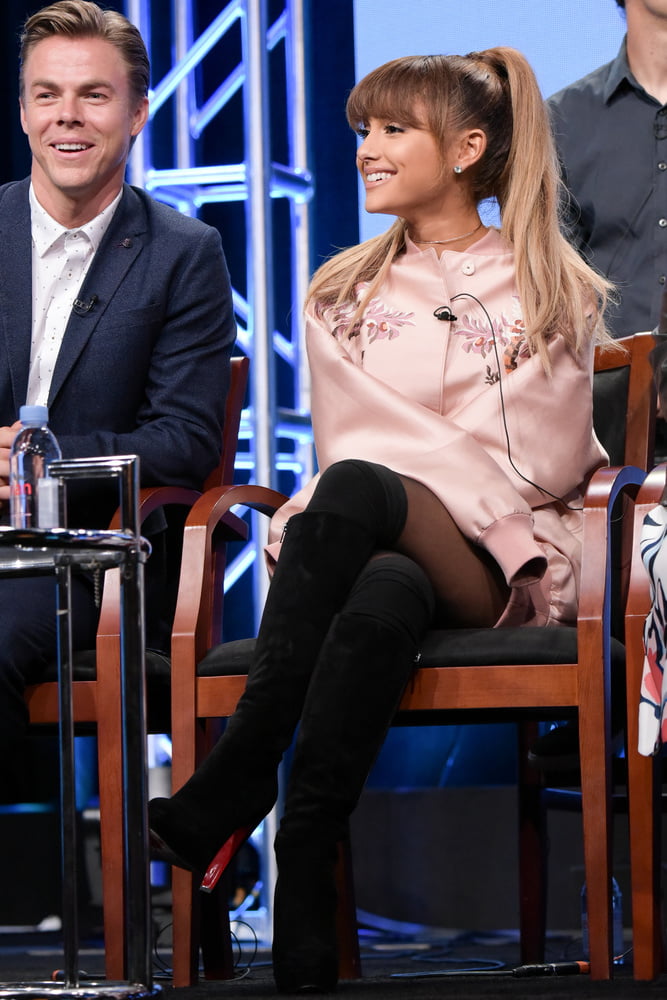 Ariana grande avec bottes vol 01
 #105237903