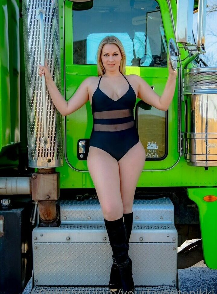 Nikki Baker desnuda #109139046