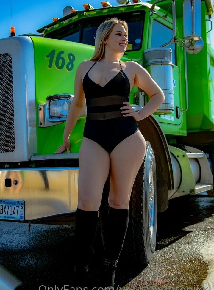 Nikki Baker desnuda #109139049