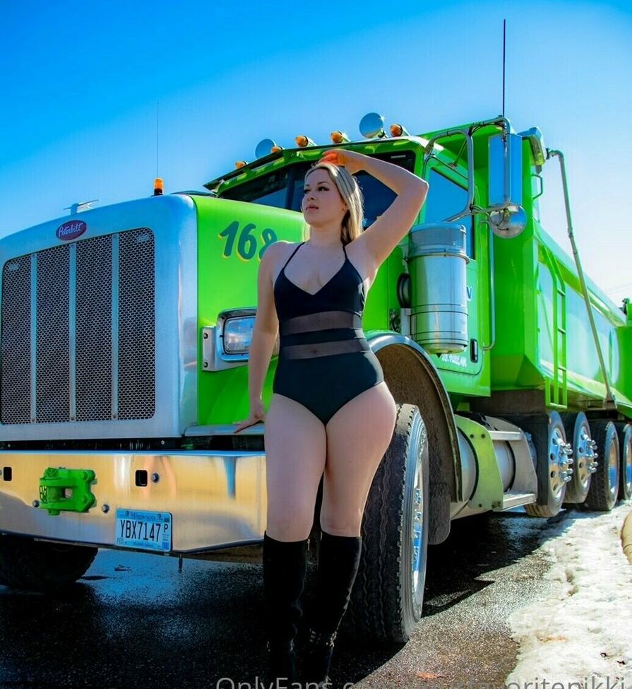 Nikki Baker desnuda #109139056