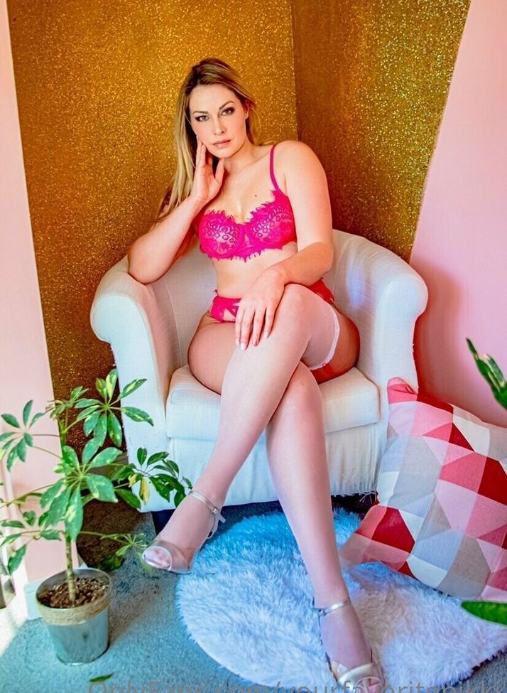 Nikki Baker desnuda #109139095