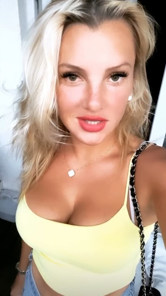 Evelyn Burdecki 2 #99157771