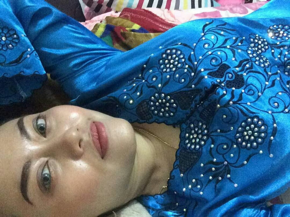 Makcik Putih Gebu Tetek Besar #103100554