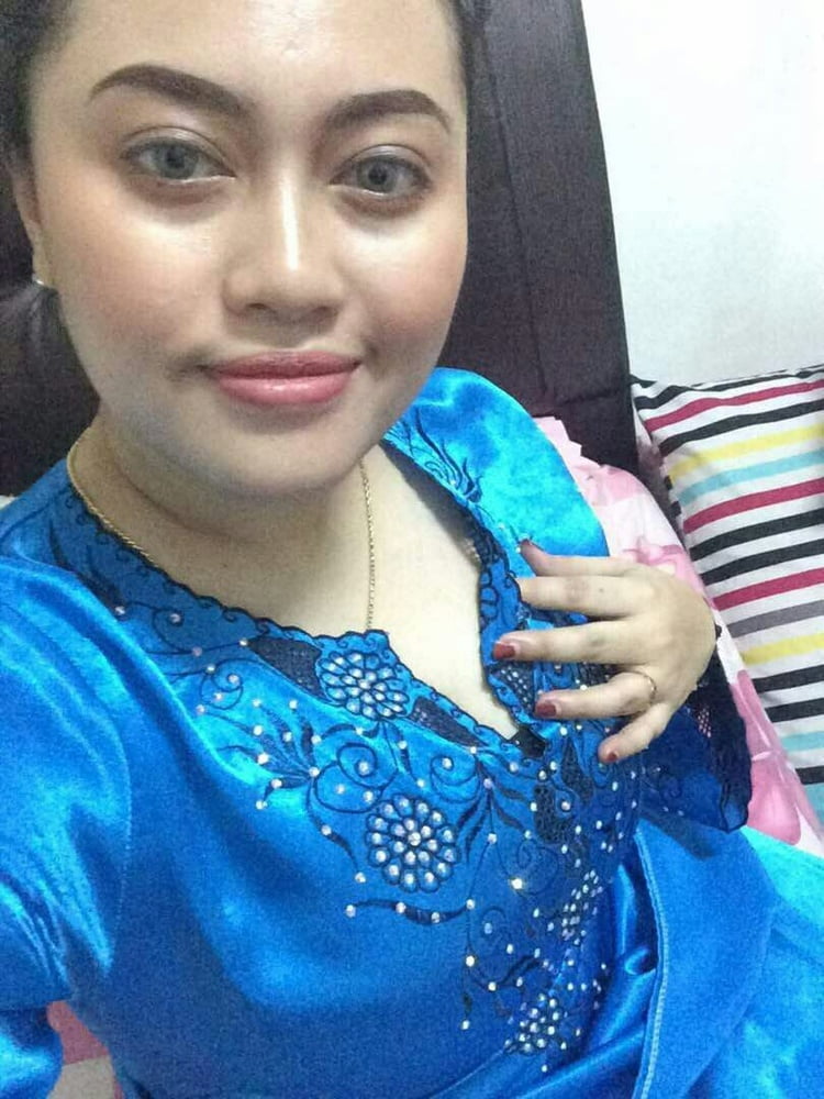 Makcik Putih Gebu Tetek Besar #103100556