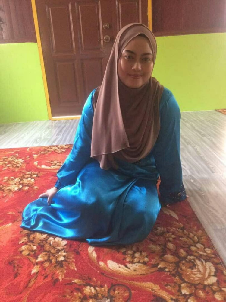 Makcik Putih Gebu Tetek Besar #103100560