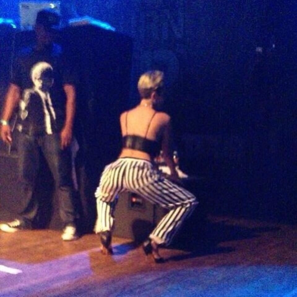 Miley cyrus
 #106328527