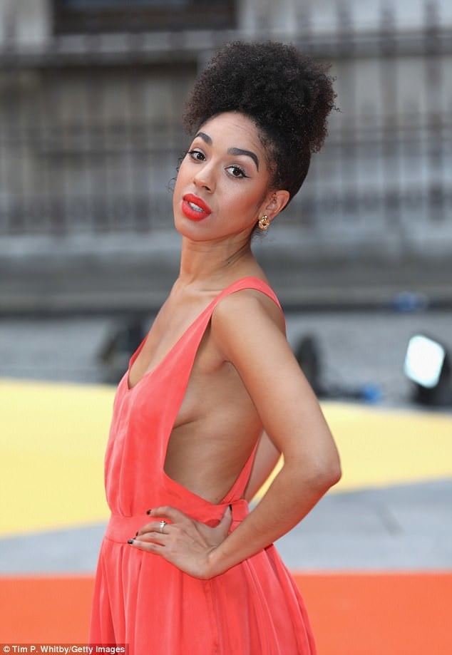 Mujeres de doctor who: pearl mackie
 #92023861