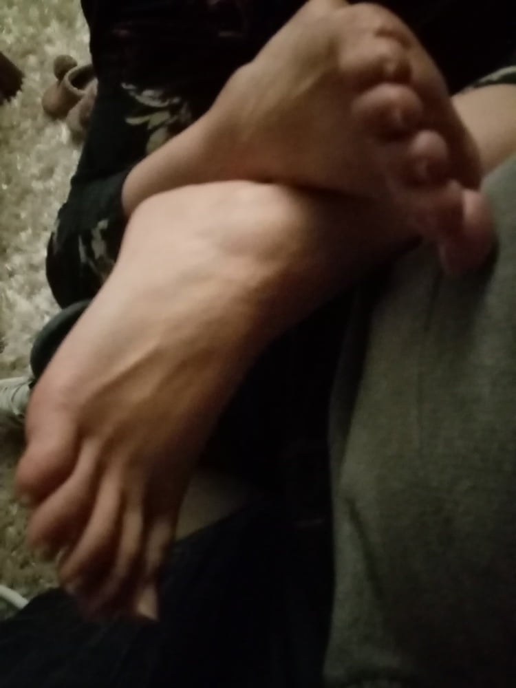 Feet #105771137