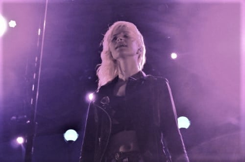 Hayley williams solo implorando per esso!
 #103661934