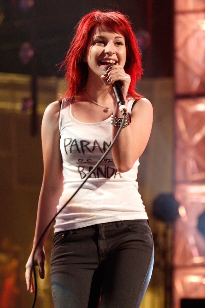 Hayley williams solo implorando per esso!
 #103661947