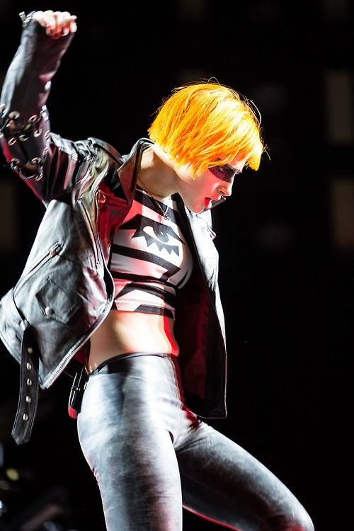 Hayley williams solo implorando per esso!
 #103661973