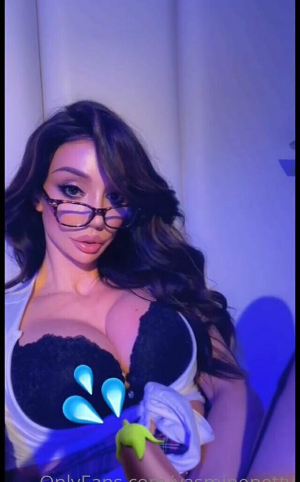 Yasmine Petty desnuda #108314814