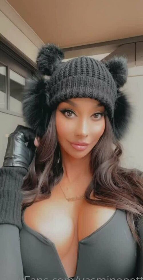 Yasmine Petty desnuda #108314815