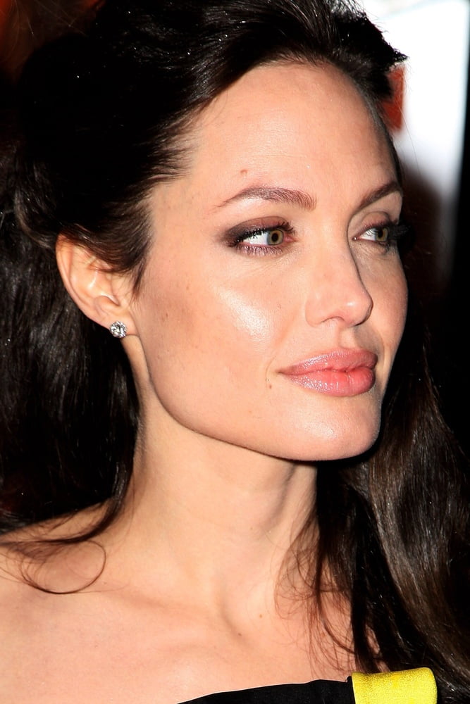 Masturbazione per angelina jolie
 #87867495