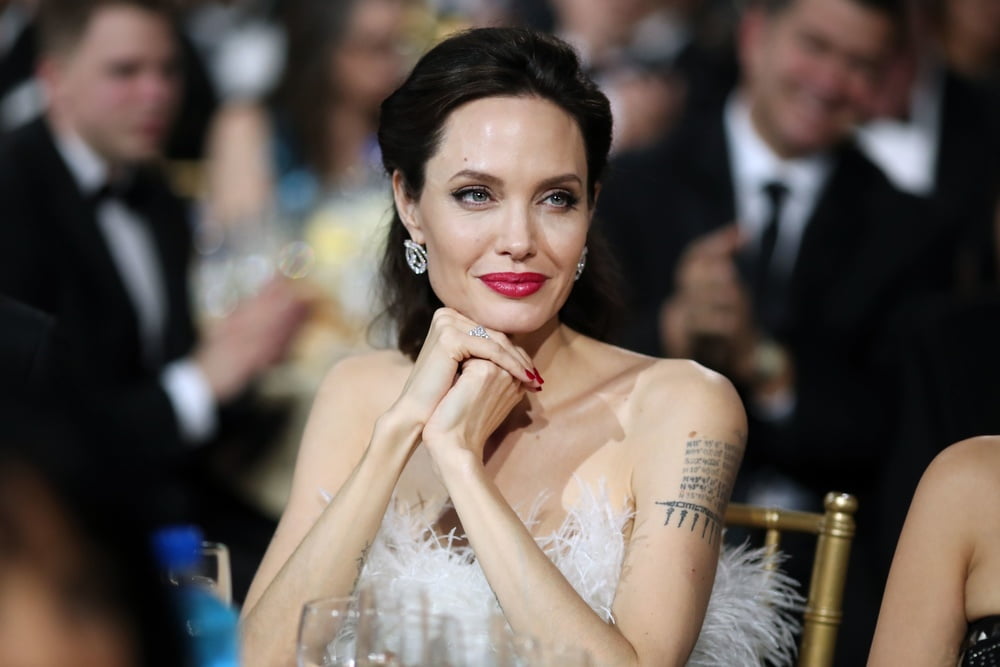 Masturbazione per angelina jolie
 #87867956