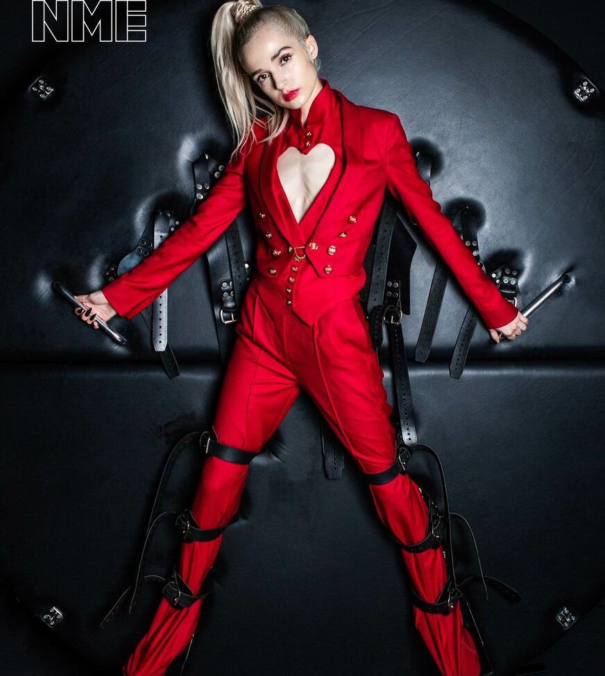Poppy desnuda #108664570