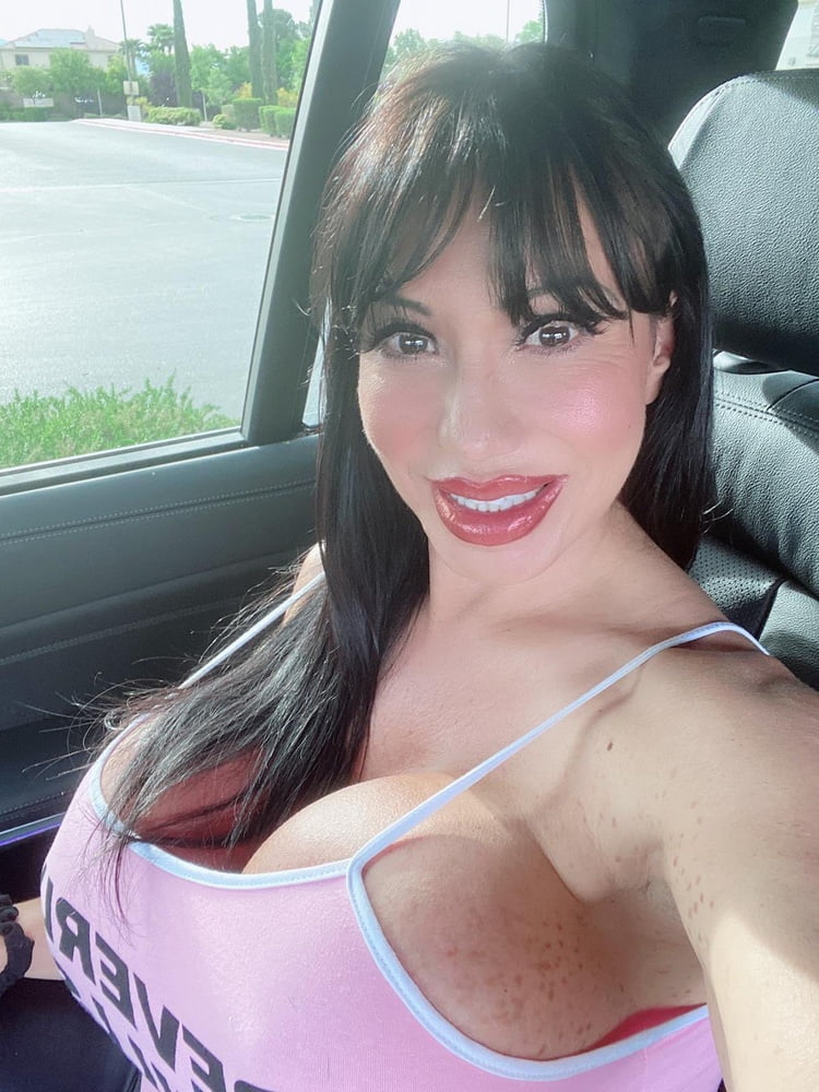 Ava devine
 #81921083