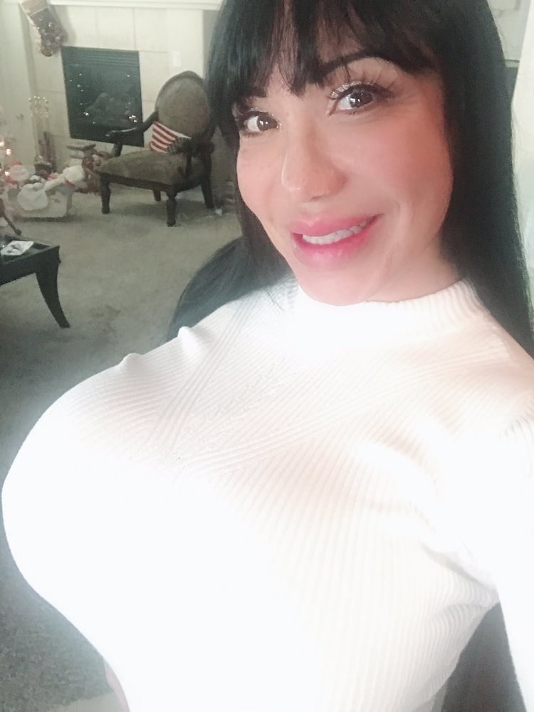 Ava devine
 #81921135