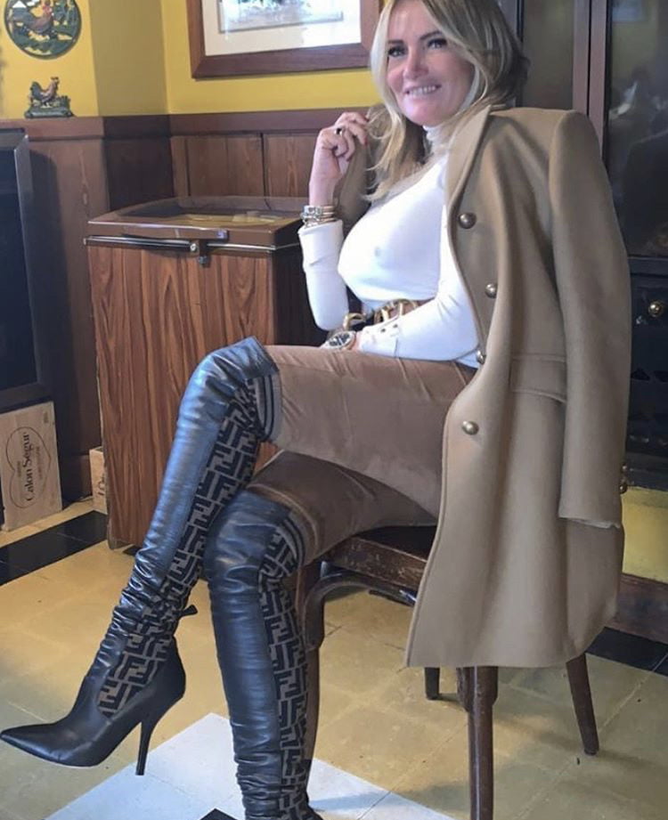 Braless beste Brustwarzen
 #102412225