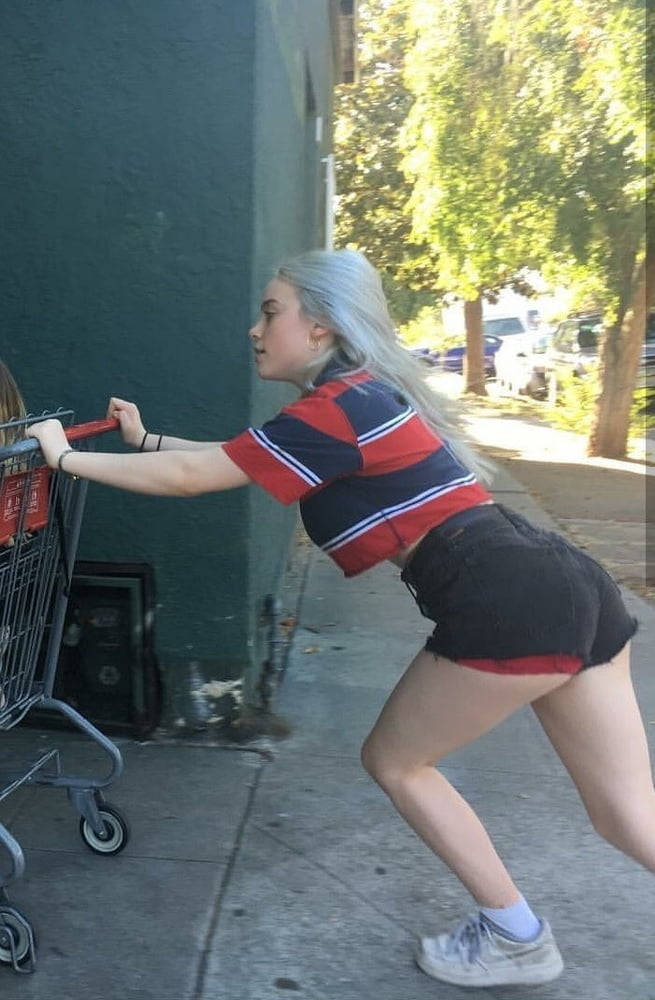 Billie eilish sexy pics
 #96605336