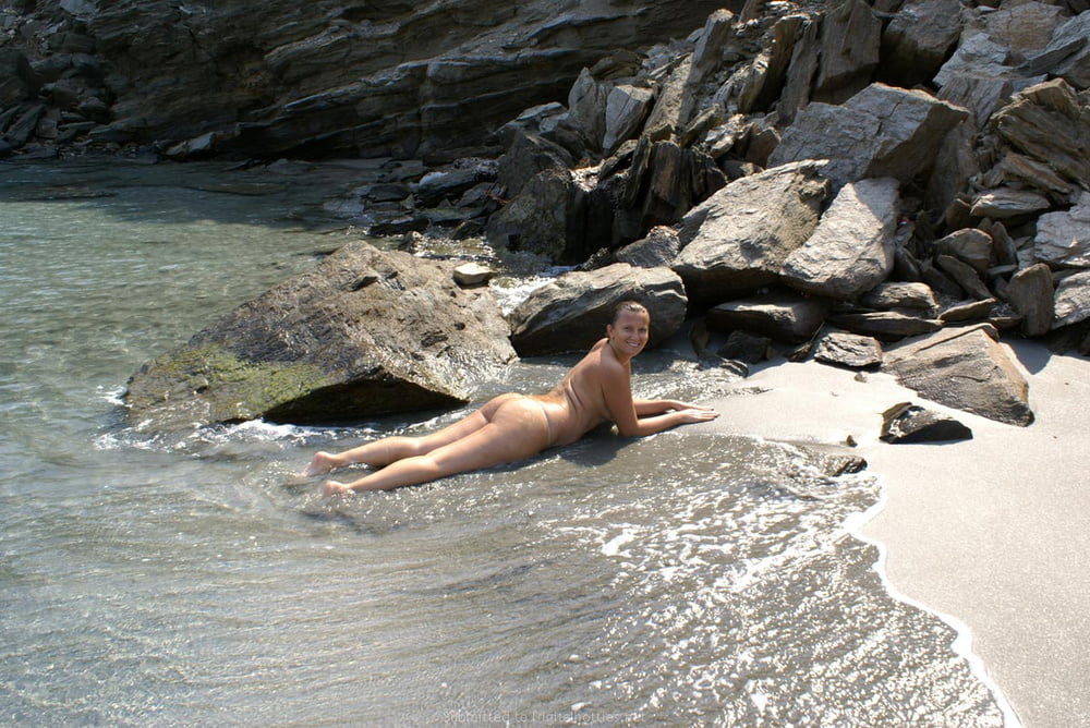 Allumeuse avide de sexe en vacances #96203255