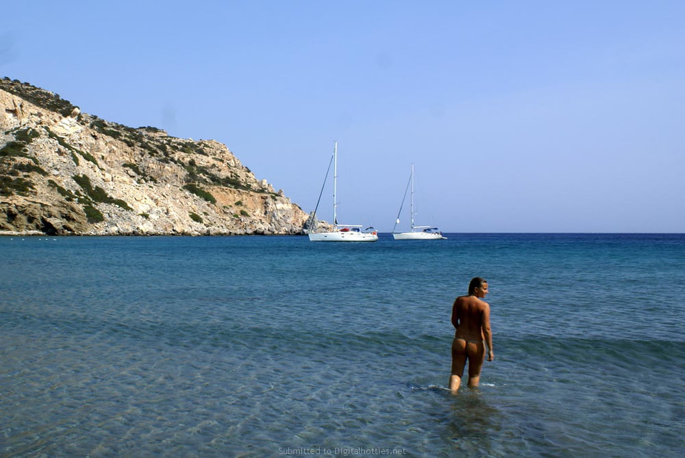 Allumeuse avide de sexe en vacances #96203312