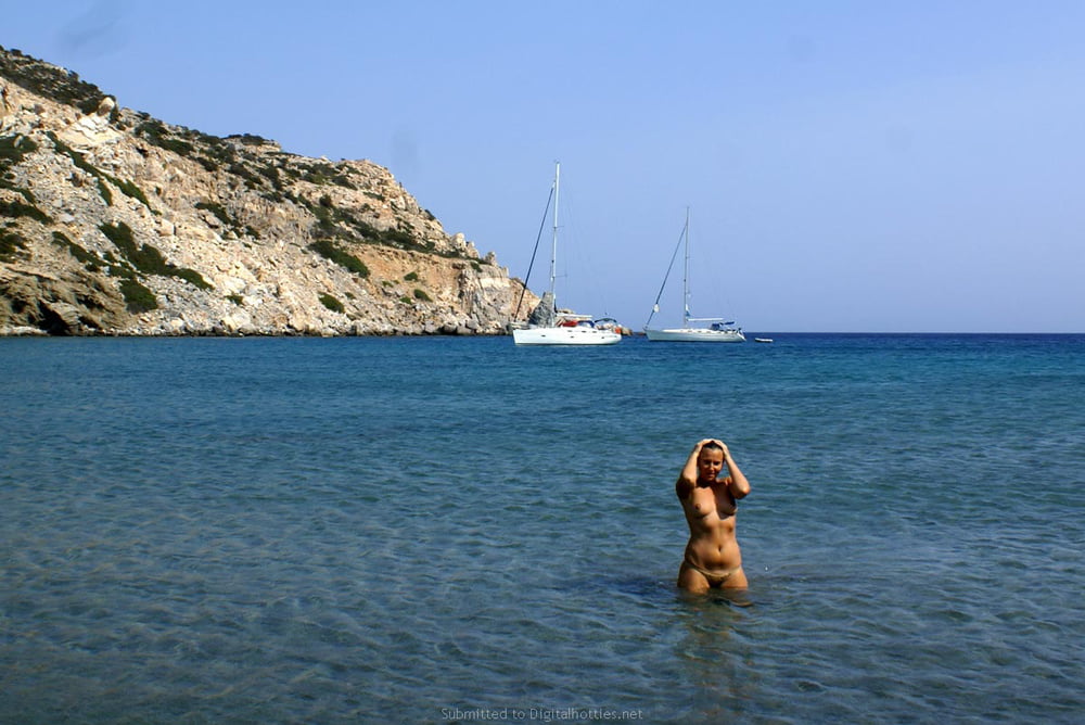 Allumeuse avide de sexe en vacances #96203372