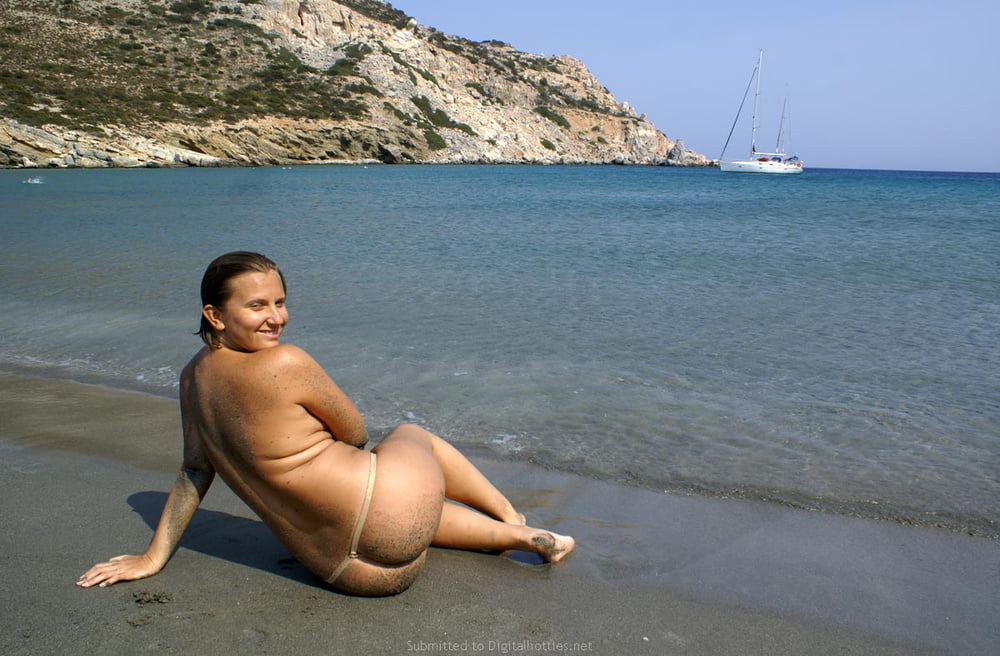 Allumeuse avide de sexe en vacances #96203374