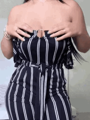 Sacudida de pecho dos
 #88271624