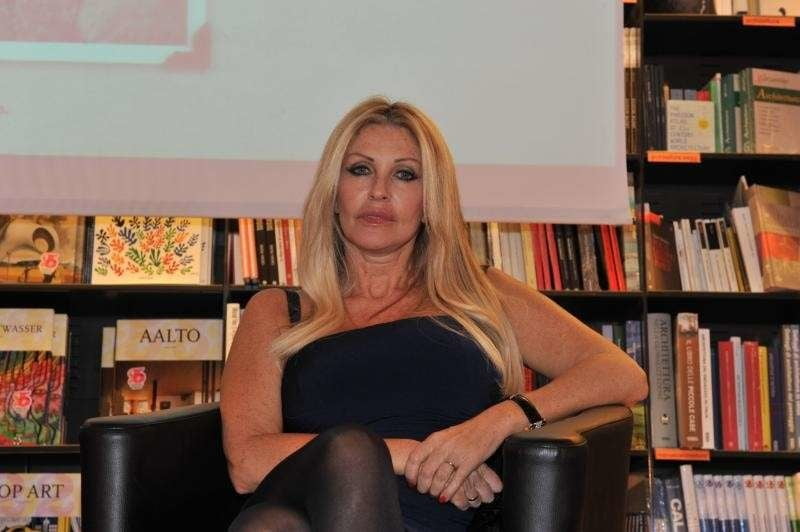 Busty Italian TV Mature Paola Ferrari #93140878