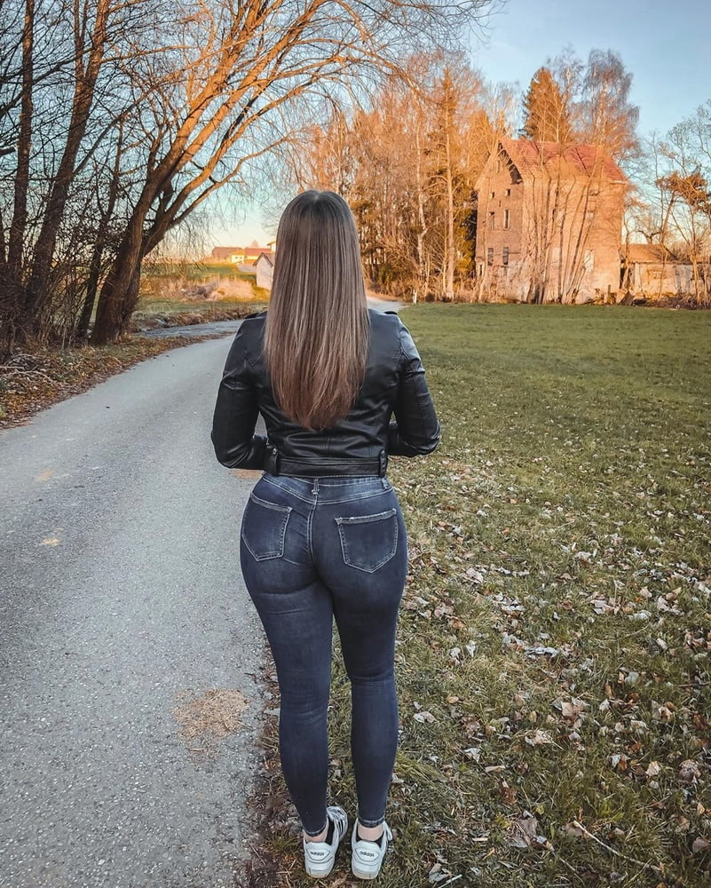 Laura - kurviges bbw instagram babe - dicke Beine große Titten & Arsch
 #81682902