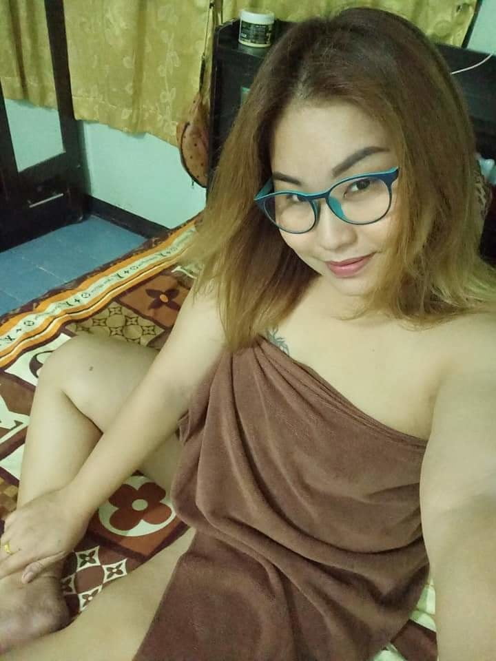 Janda tetek besar.2 #81403191